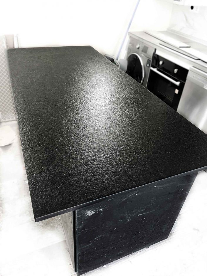 isla de marmol negro